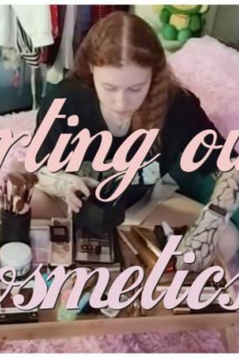 Sorting Out Cosmetics 2 - Screenshot 1 of 4 - Cosmetics