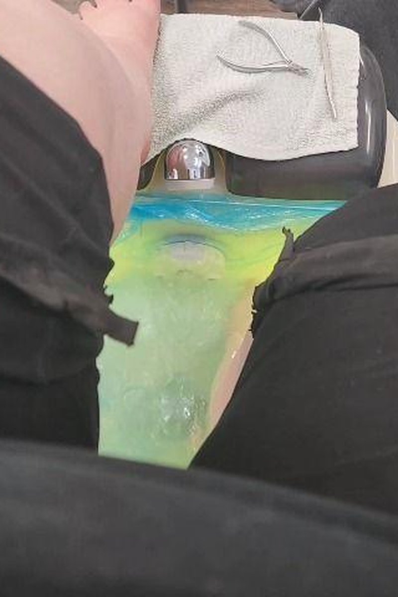 Pedicure - Screenshot 1 of 4 - Foot Fetish