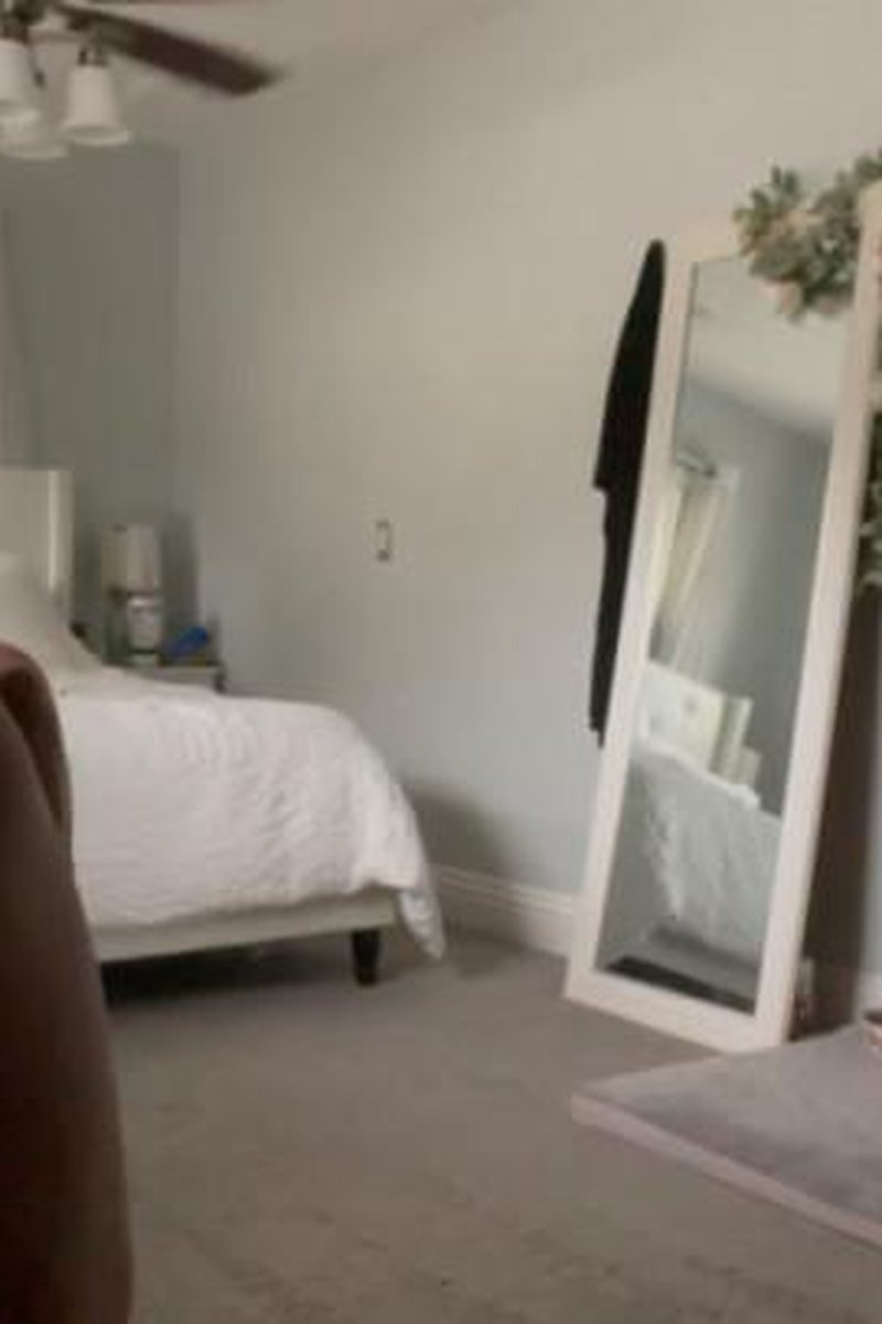 Topless Tidying - Screenshot 1 of 4 - Cleaning
