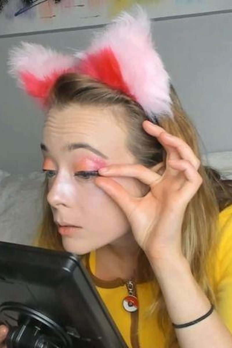Strawberry Princess Makeup Tutorial - Screenshot 1 of 4 - Cosplay