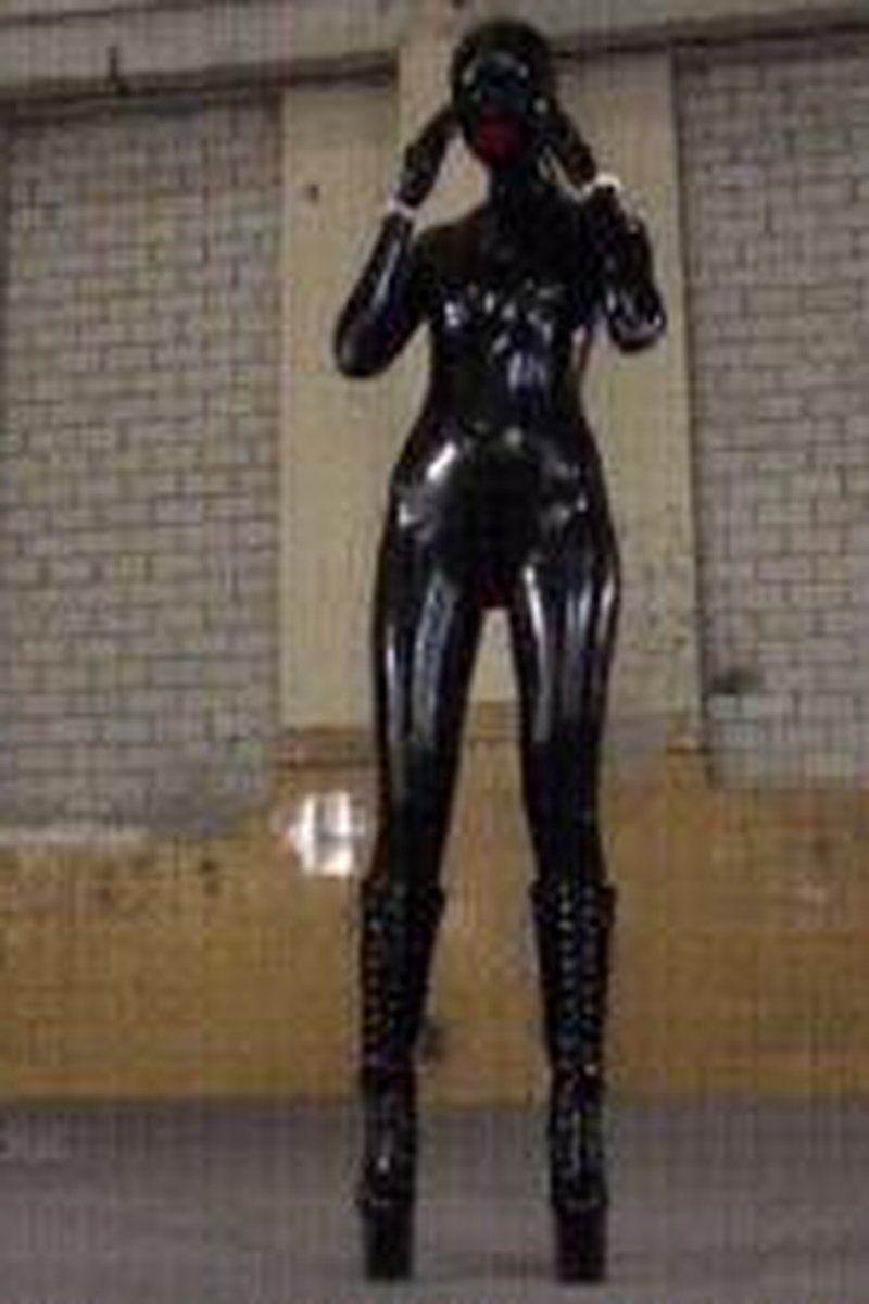 Latexkick - Screenshot 1 of 4 - Blow Up Doll