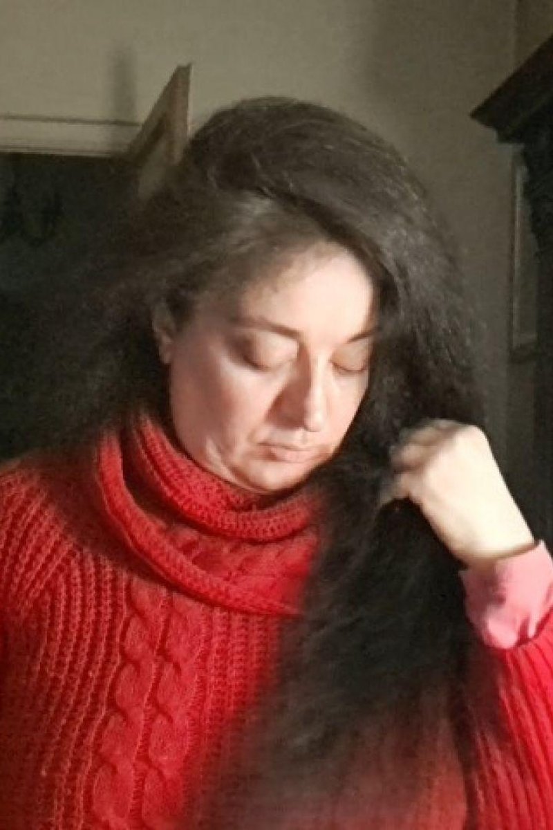 Brushing Shiny Dark Hair - Screenshot 1 of 4 - Brown Hair