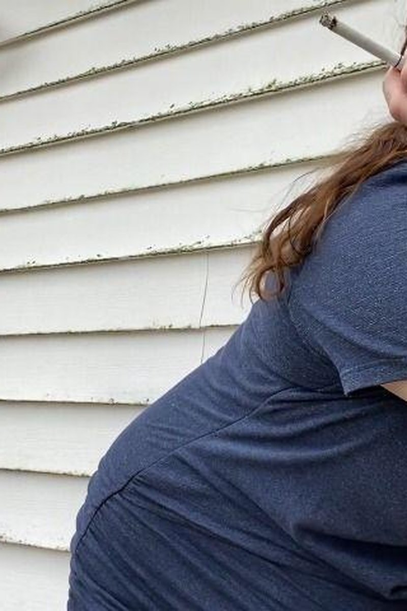 Smoking - Screenshot 1 of 4 - BBW