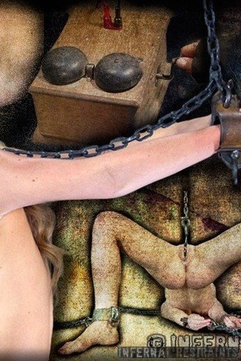 Hook, Box & Ringer - Screenshot 1 of 4 - BDSM