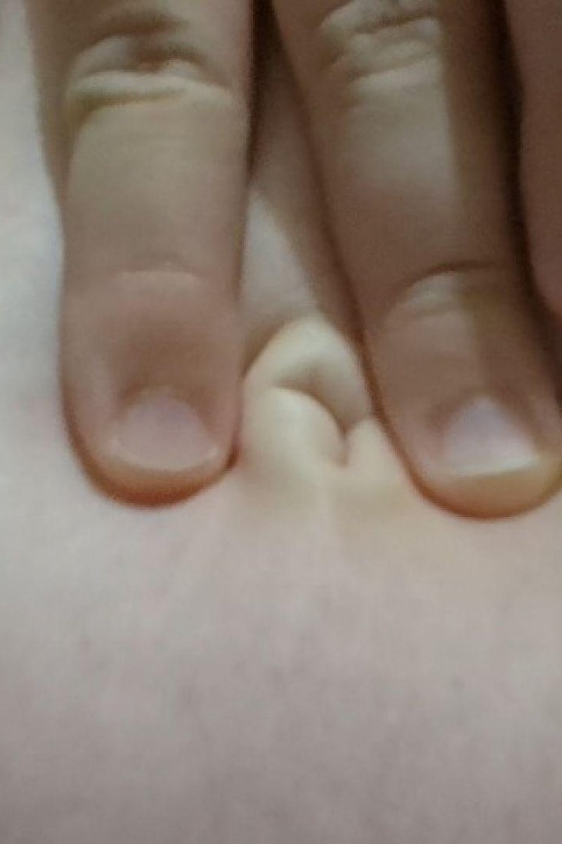 Poking And Playing With My Pregnant Belly Button - Screenshot 1 of 4 - Belly Button Poking