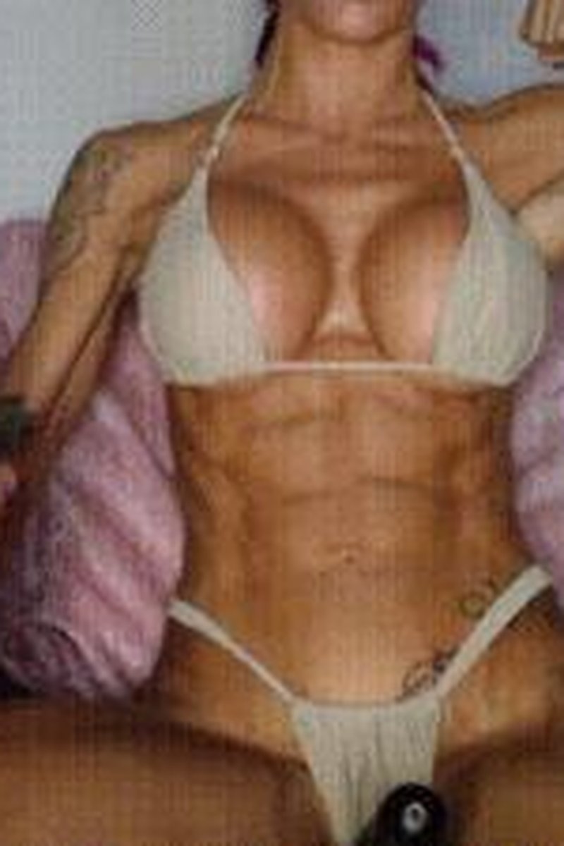 10 Min. Flexing & Teasing U - Screenshot 1 of 4 - Big Tits