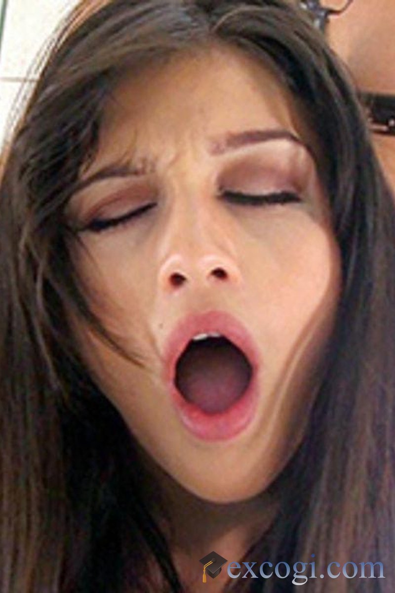 Veronica - Screenshot 1 of 4 - Anal