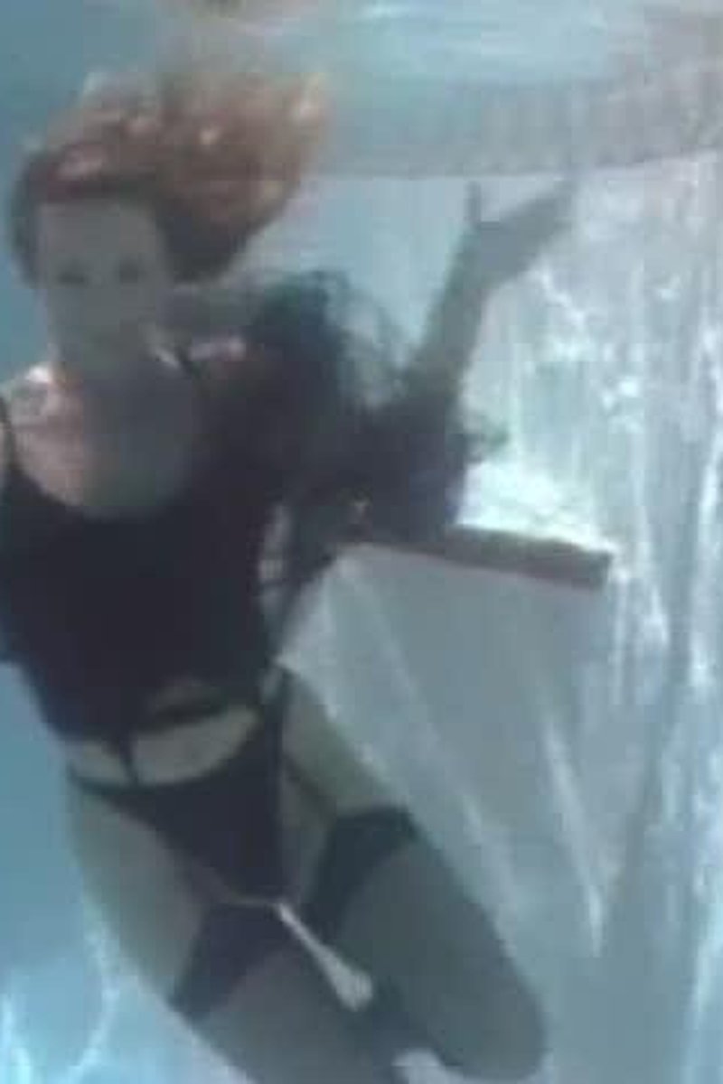 Jo's Underwater Pleasuring - Screenshot 1 of 4 - Masturbation
