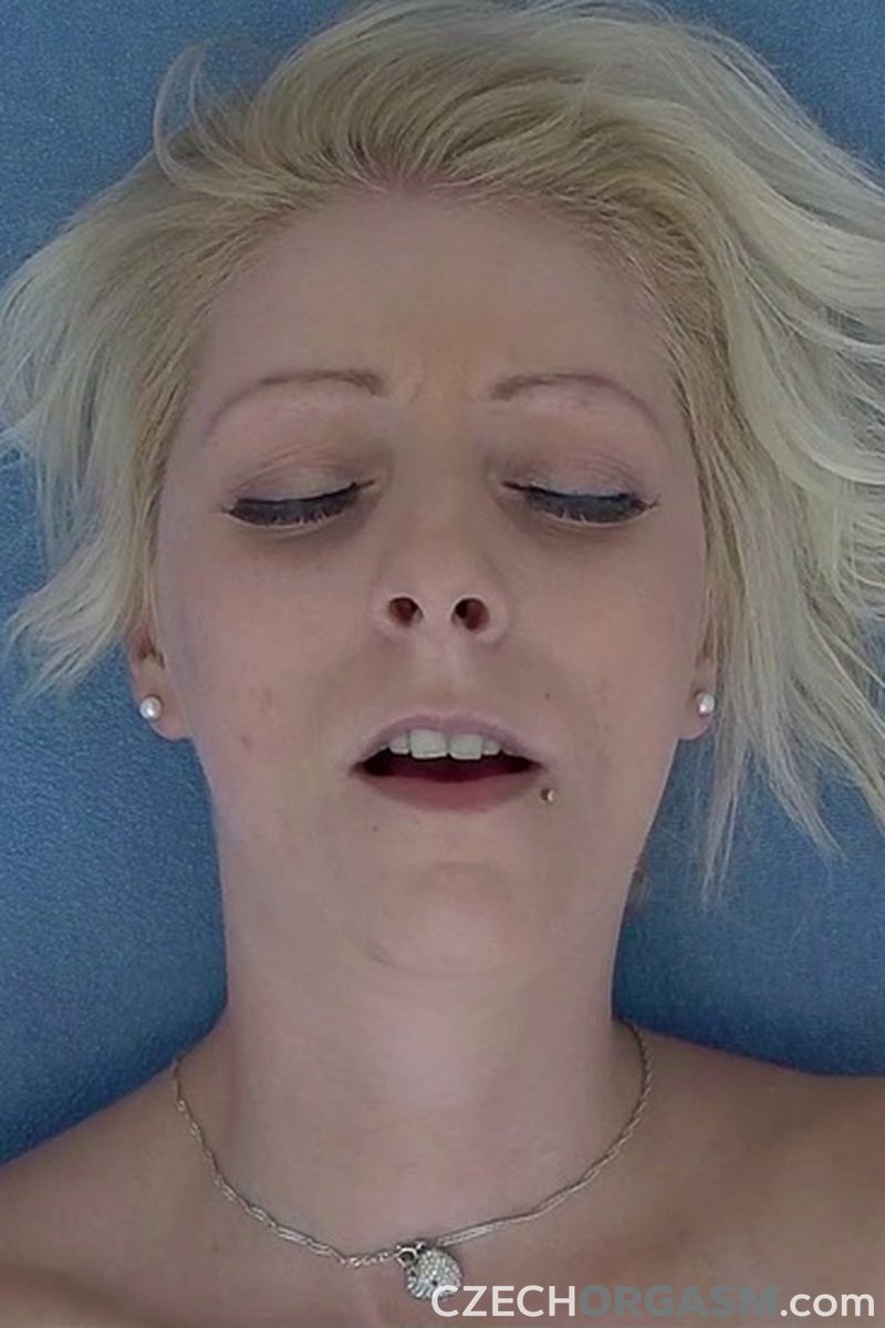 Ecstatic Blonde 2 - Screenshot 1 of 4 - Blond Hair