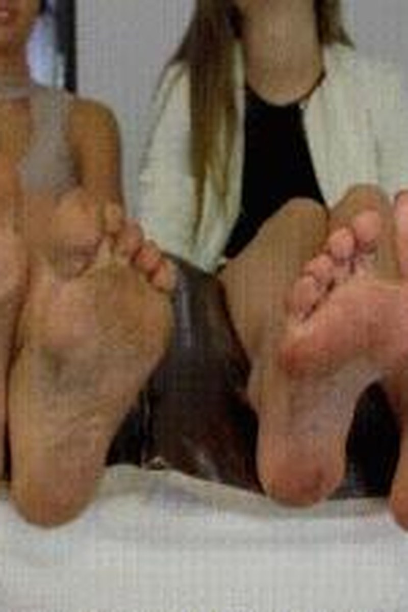 TP-iwantclipspolishmistress-2-clips-larisa-and-her-friend-dirty-feet-mix-polish-english-and-russian-language-4096x2304-4k