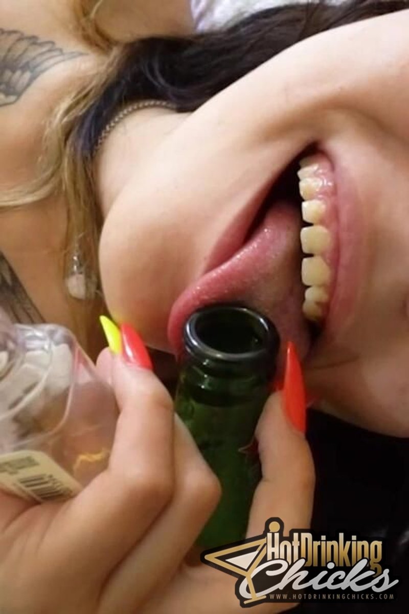 Get Down Low - Screenshot 1 of 4 - Drinking