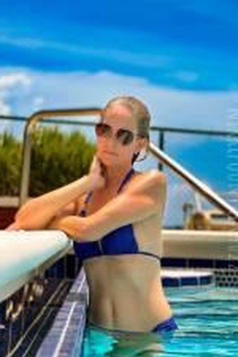 Pool Dayz - Screenshot 1 of 4 - Bikini-swimsuit Fetish