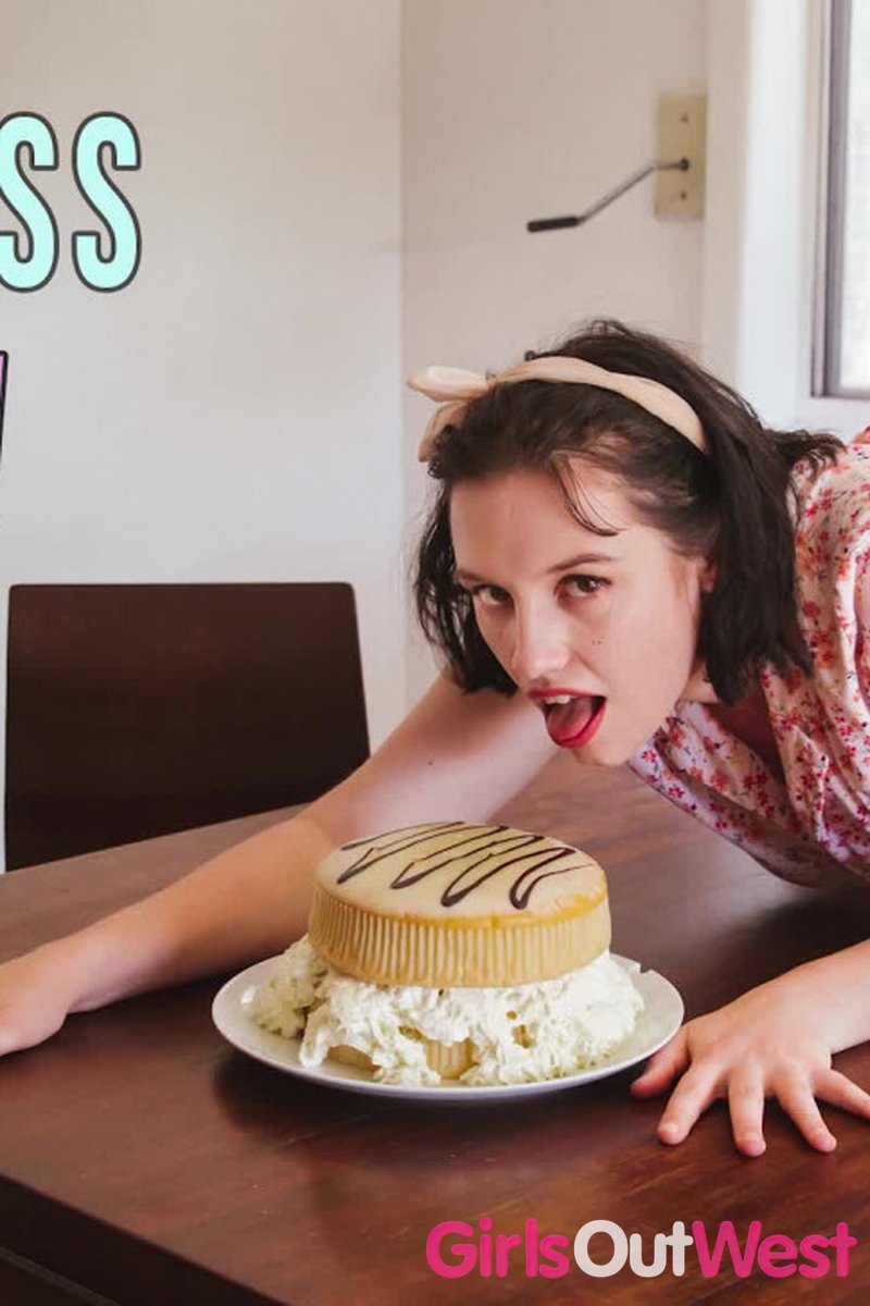 Willow - Sweet Ass - Screenshot 1 of 4 - Brown Hair