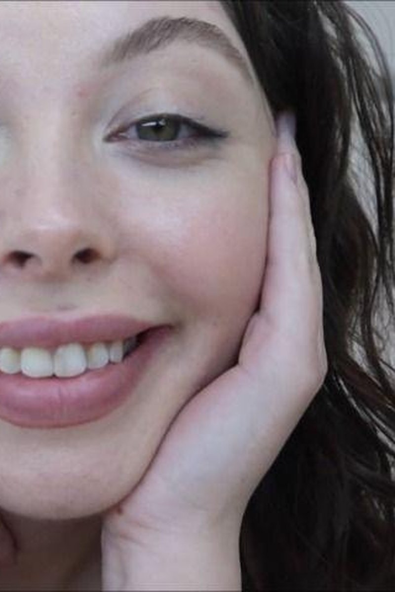 Topless Toothbrushing - Screenshot 1 of 4 - Accent