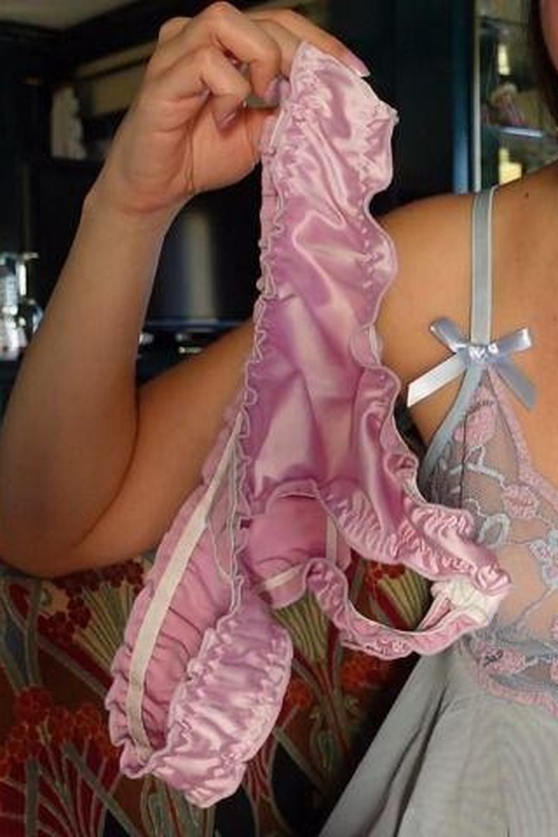 Positive Sissy Reinforcement: Only Wear Panties - Screenshot 1 of 4 - Femdom