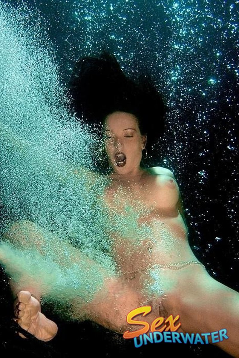 Master Blaster - Screenshot 1 of 4 - Water