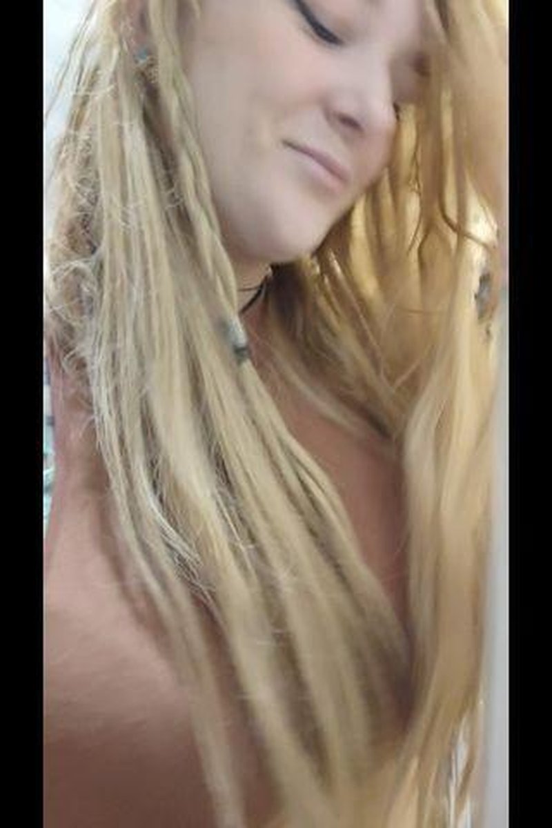 Up Close Peeing - Screenshot 1 of 4 - Fetish