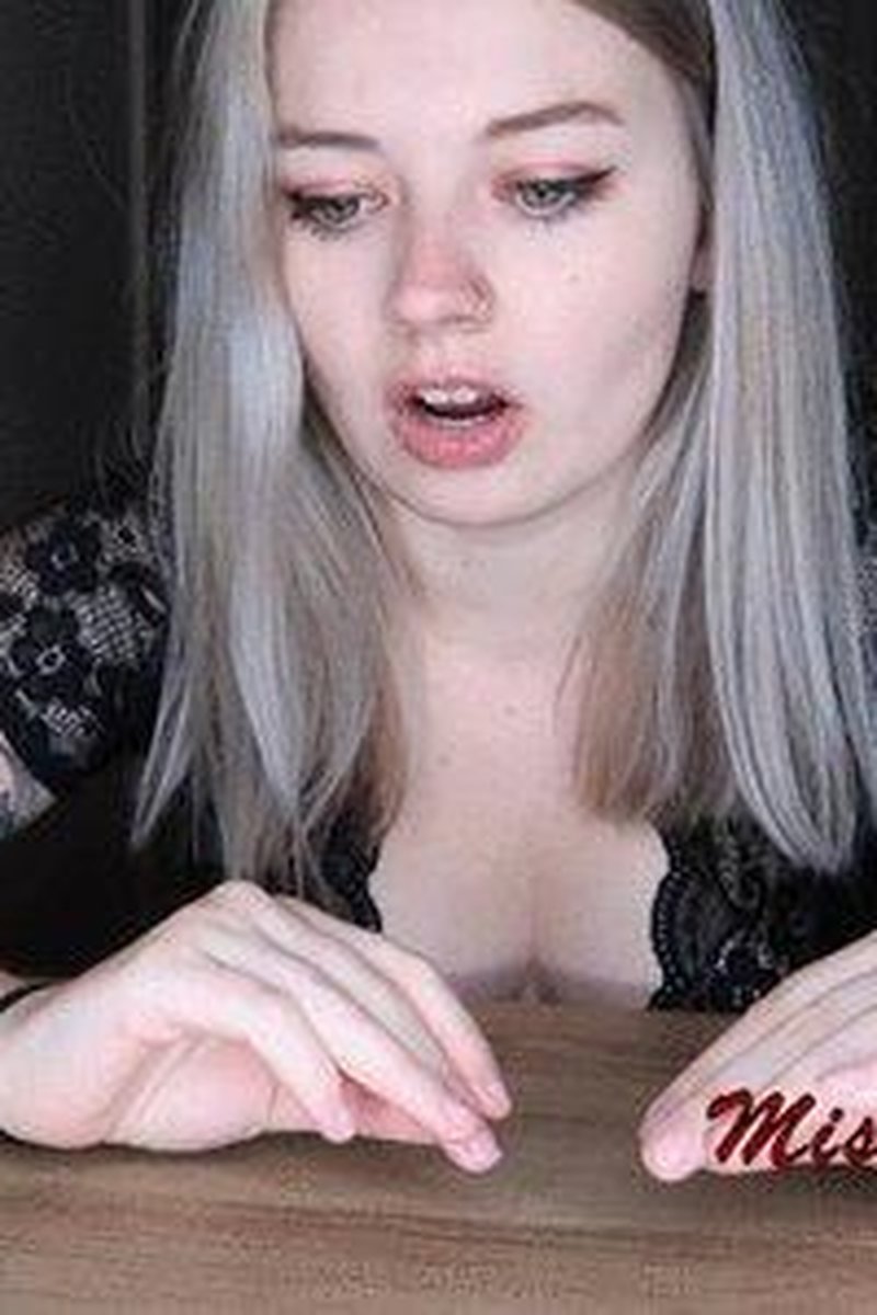 Tiny, Brainless Slave - Screenshot 1 of 4 - Barefoot