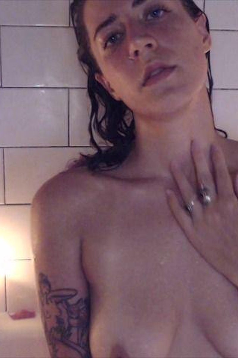 Candelit Bath - Screenshot 1 of 4 - Babes