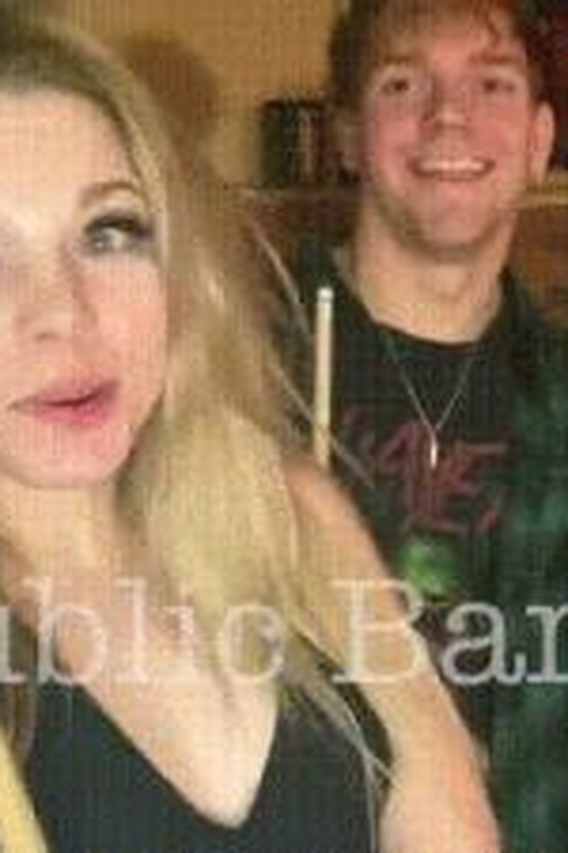 Public Bar Blowjob POV - Screenshot 1 of 4 - Blowjob