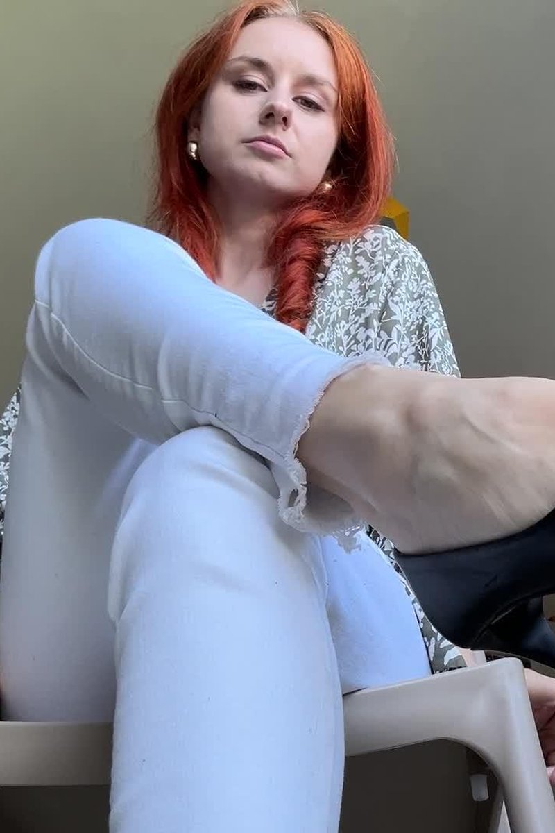 Heels Dangling! - Screenshot 1 of 4 - Fantasy