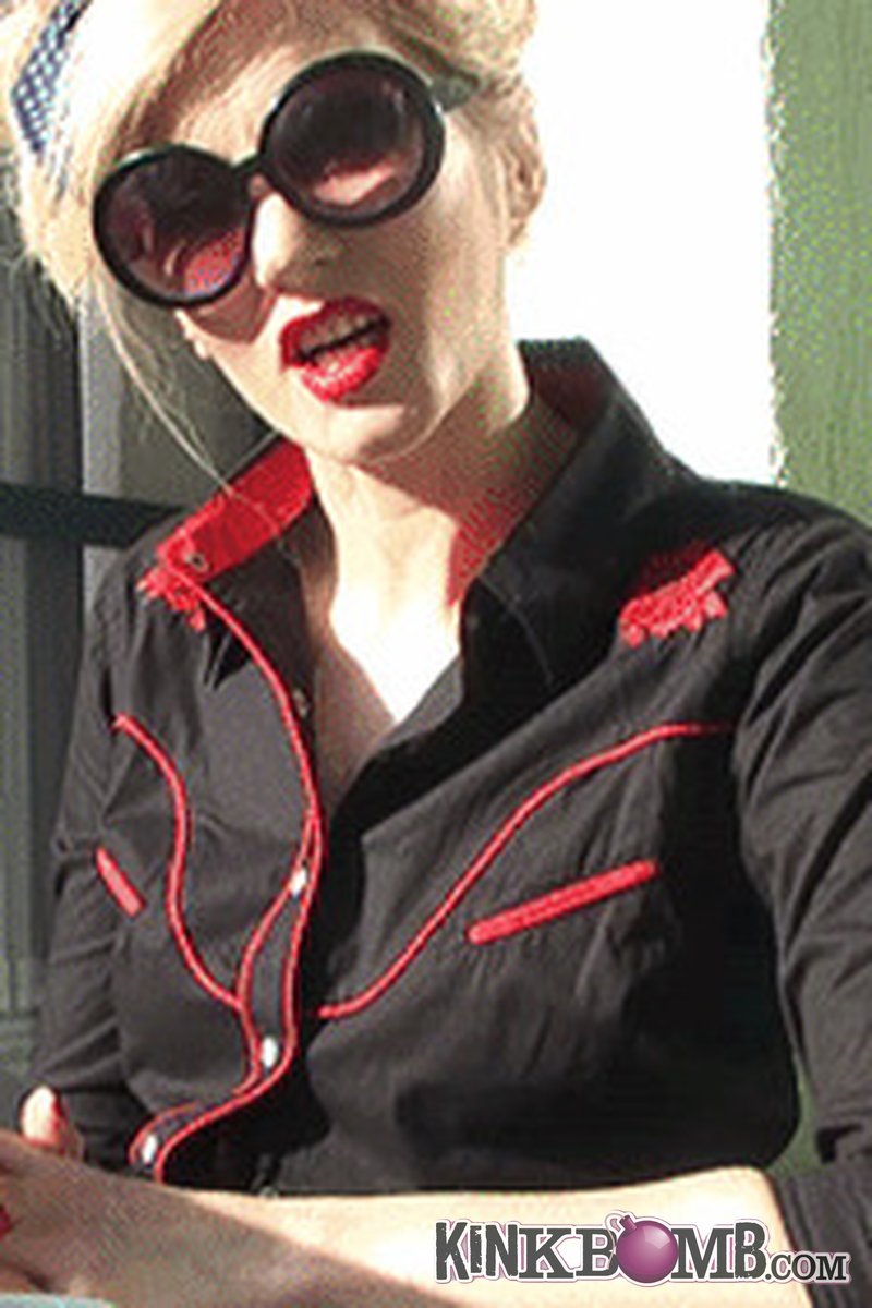 Goddessceline: Clips Customer Dating Goddess Celine - Screenshot 1 of 4 - Bitch