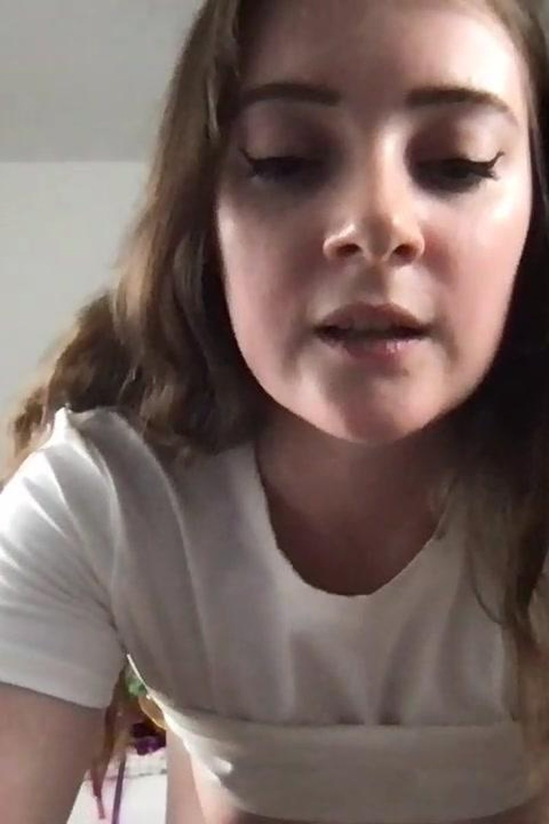 Live Stream Orgasm - Screenshot 1 of 4 - Renee Winter
