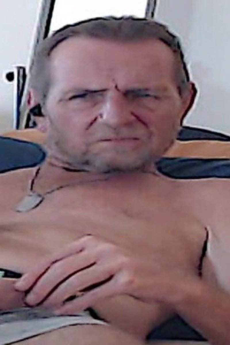 Stroking - Screenshot 1 of 4 - Bitch