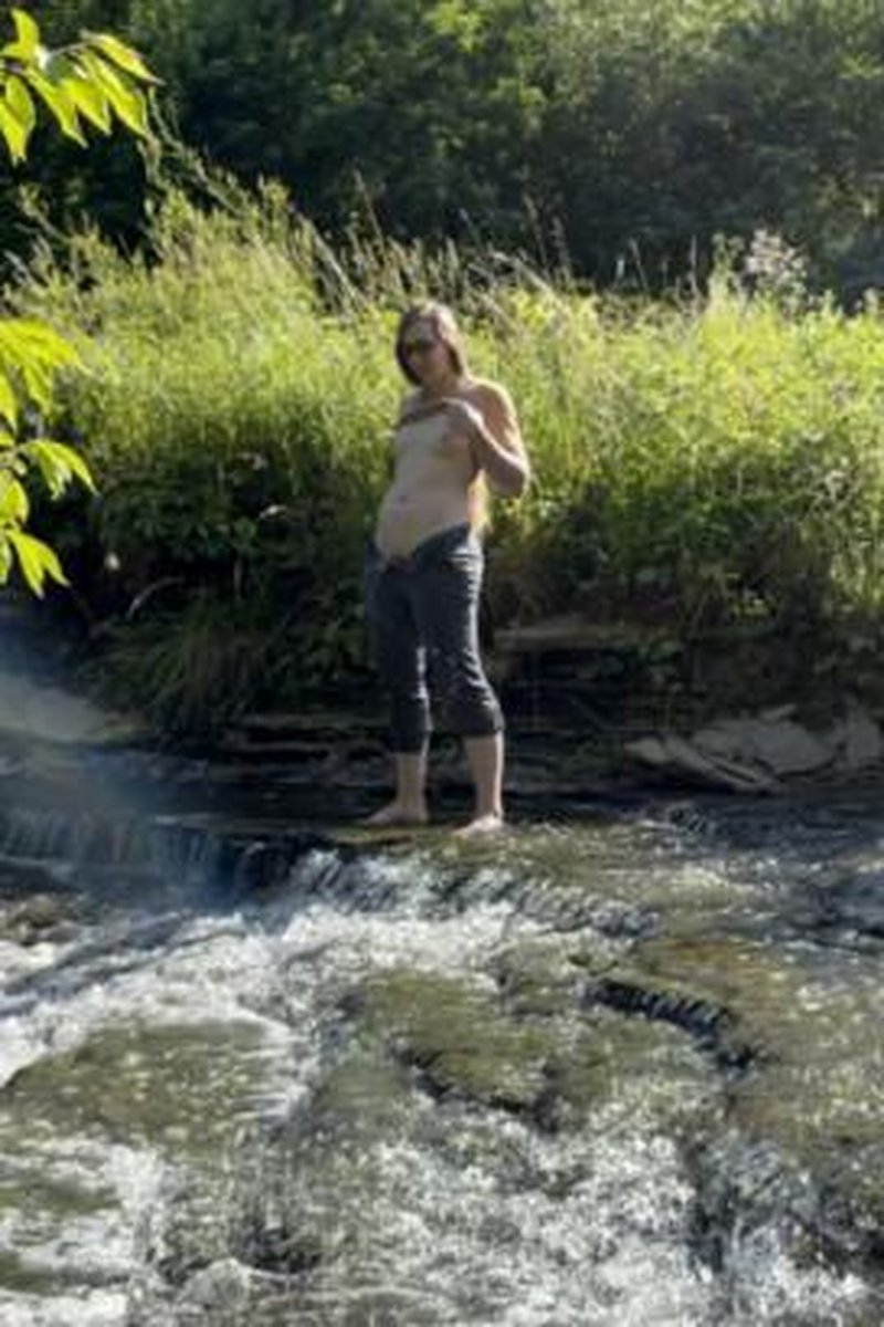 Tiny Waterfalls - Screenshot 1 of 4 - Golden Shower