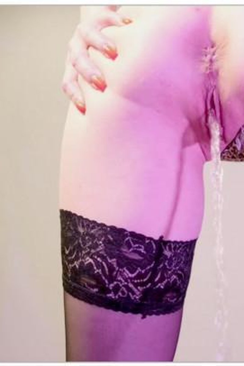 Cameltoe And Pee - Screenshot 1 of 4 - Camel Toe