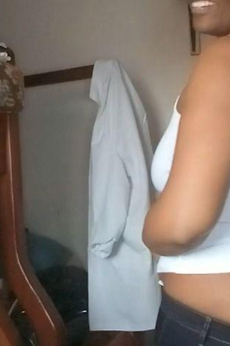 Buttcrack, Whale Tail In Low-Rise Jeans - Screenshot 1 of 4 - Ass Worship