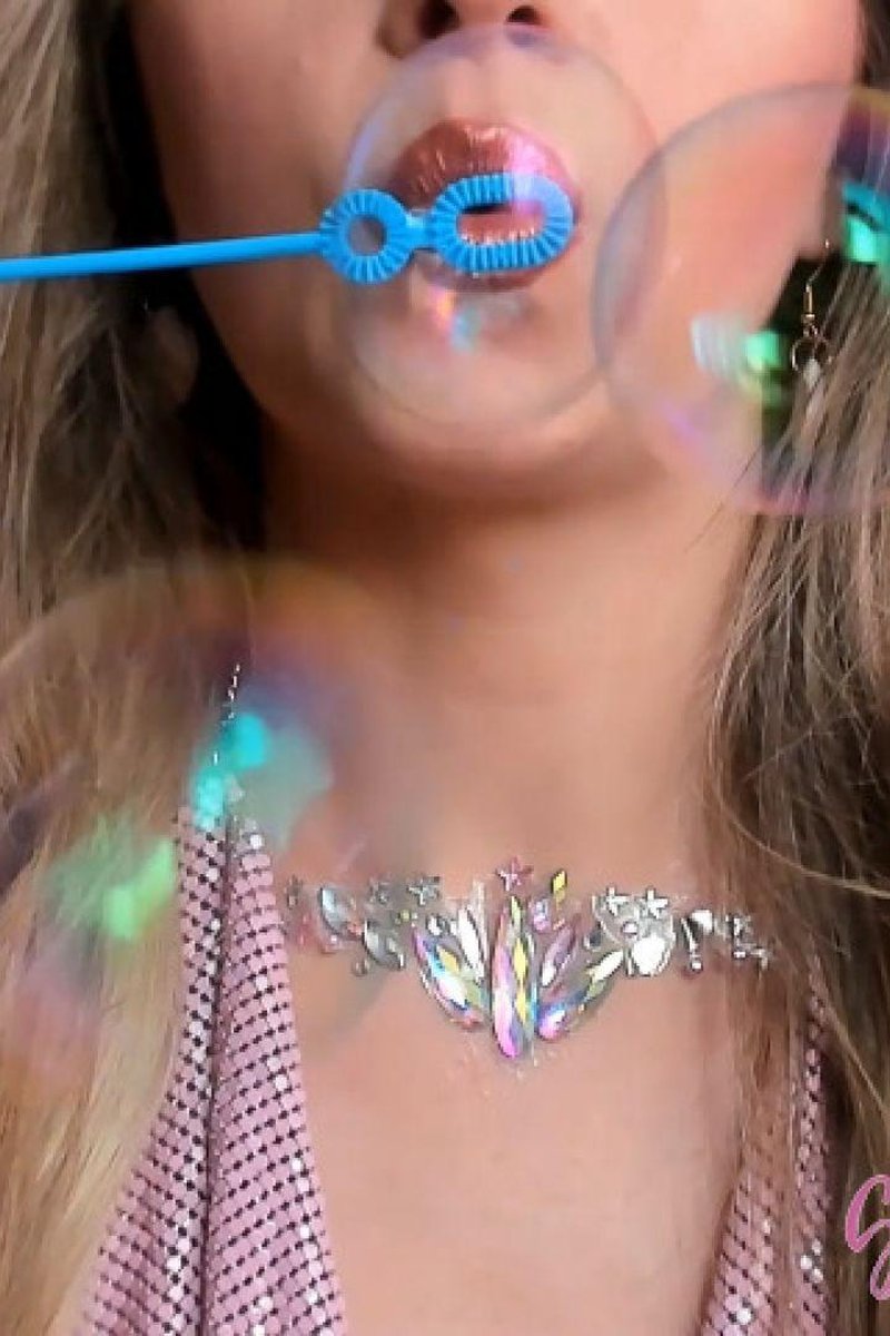 Blowing Bubbles - Screenshot 1 of 4 - Mouth Fetish