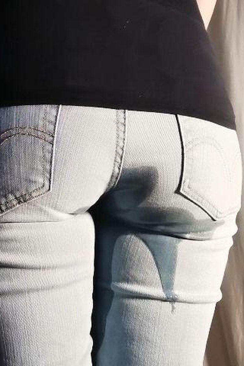Jeans Wetting - Screenshot 1 of 4 - Ass Fetish