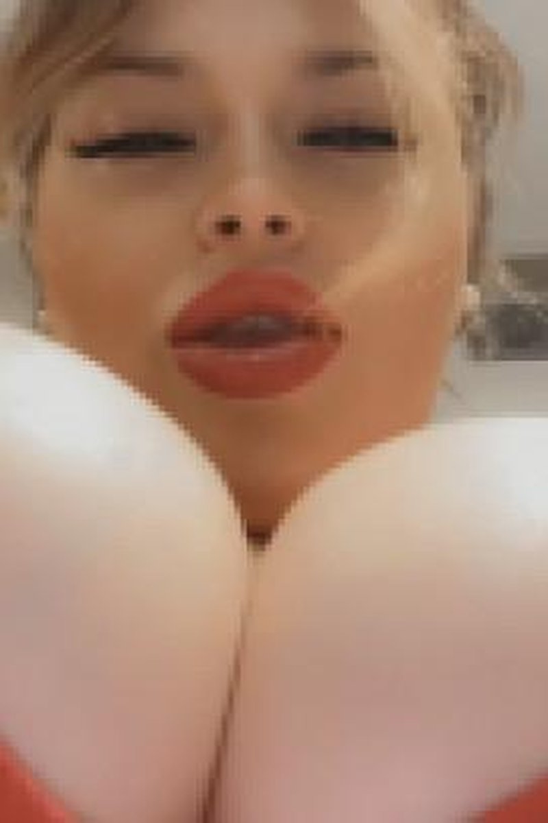 Step-Mommy Says You Shouldnt Be So Shy - Screenshot 1 of 4 - Cock Play