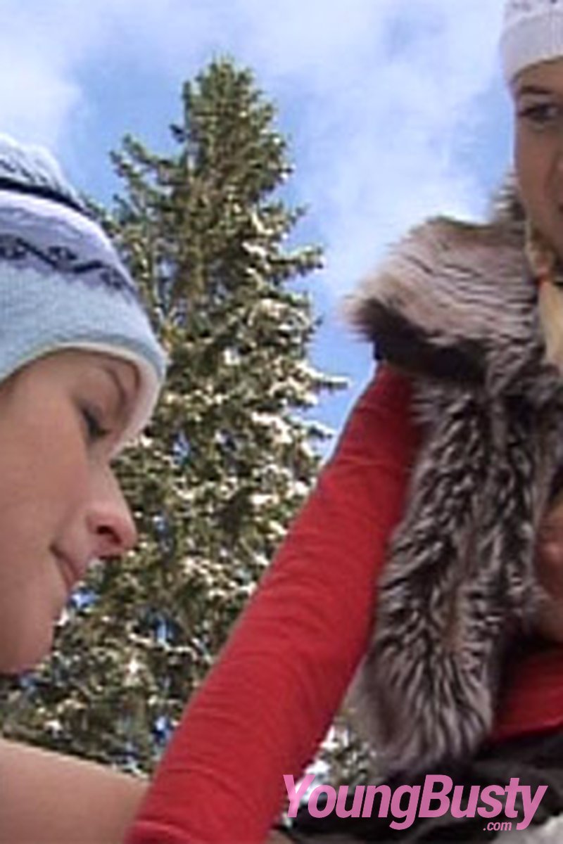 Yvonne - Screenshot 1 of 4 - Blond Hair