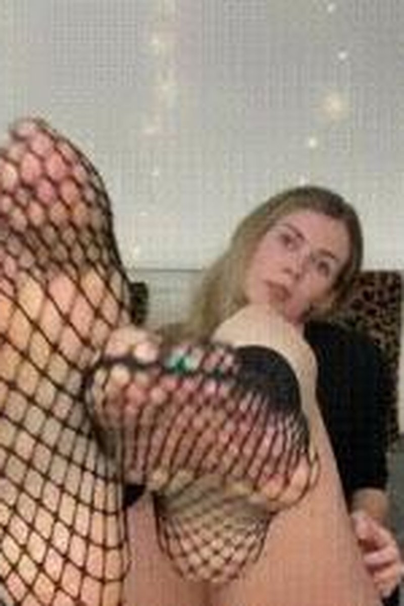 Fishnet Socks Tease - Screenshot 1 of 4 - Fishnet