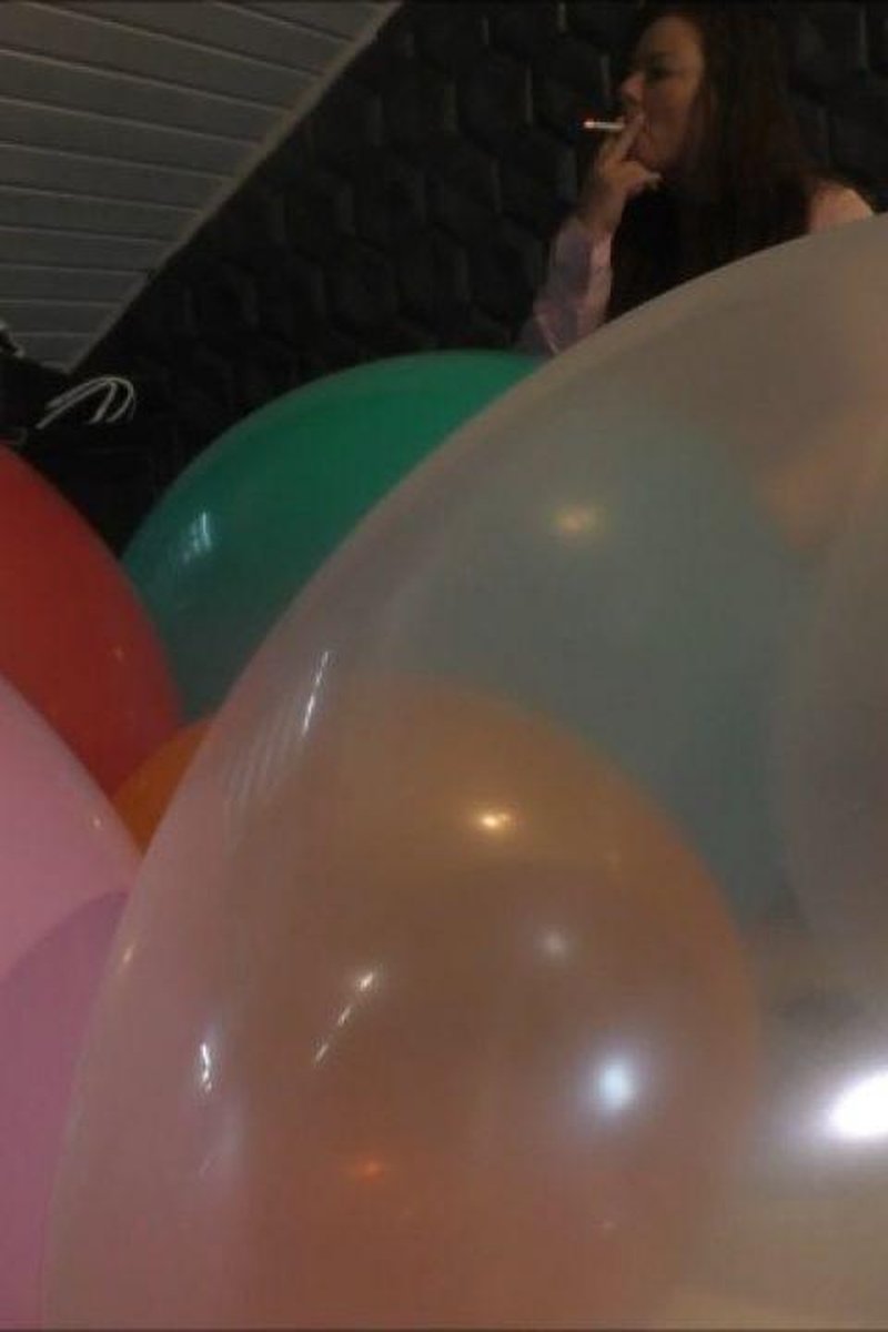Zigarette vs Luftballon - Screenshot 1 of 4 - Humiliation