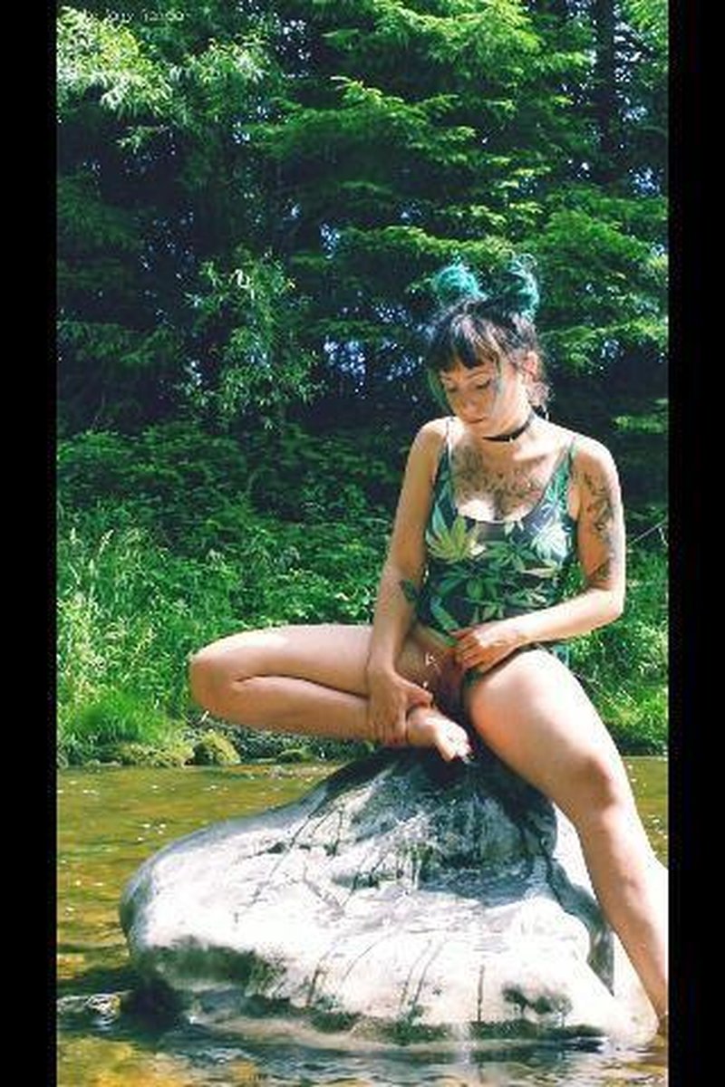 Pee On Hands & Feet Is Freeing Pleasure - Screenshot 1 of 4 - Foot Fetish