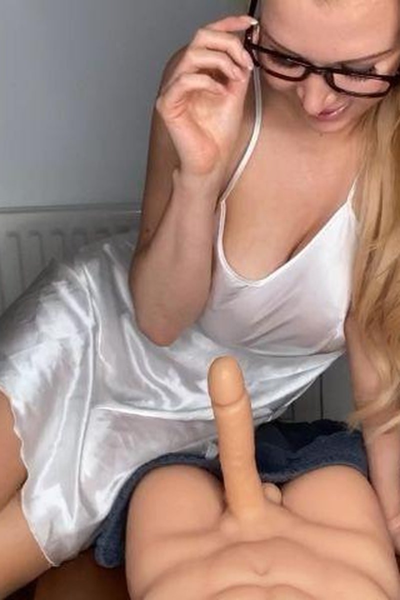 Step Mom' Help - Screenshot 1 of 4 - MILF (30+)