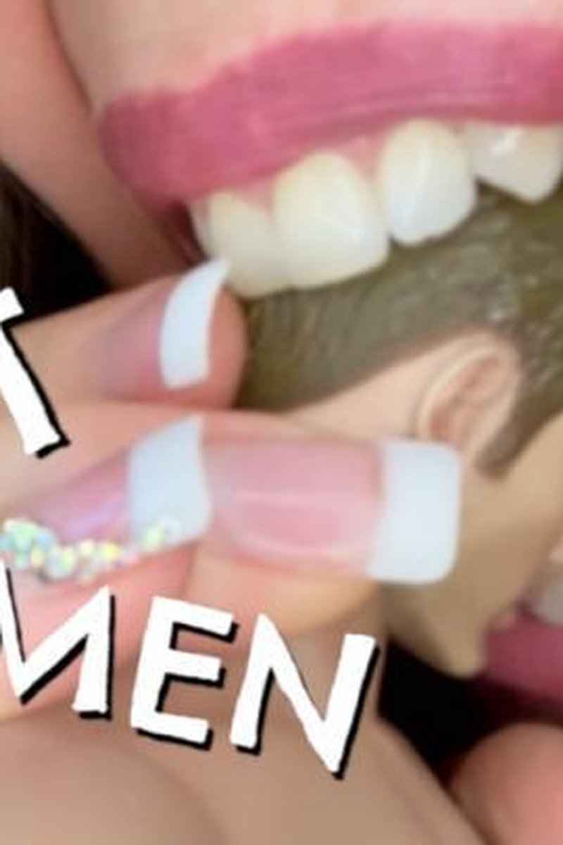 Giantess Eats Tiny Men - Screenshot 1 of 4 - Bitch