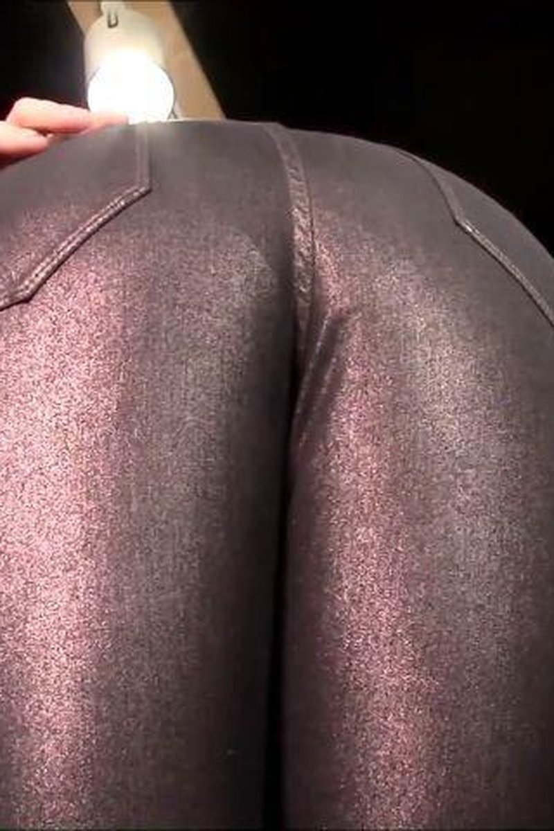 Junkie - Screenshot 1 of 4 - Femdom