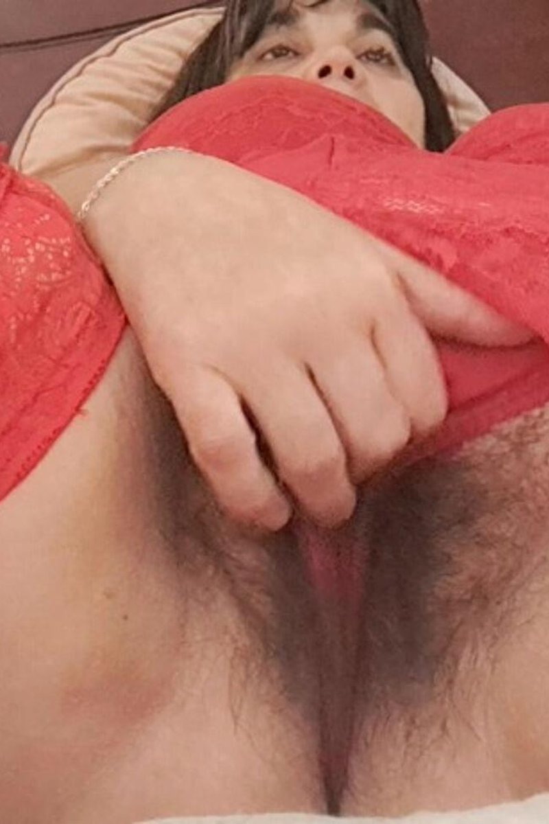 Hot Red MILF - Screenshot 1 of 4 - Amateur