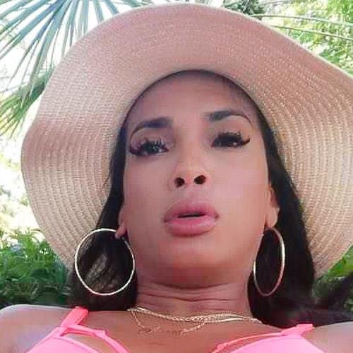 Arianna Ferrari — Photos | AshemaleParadise