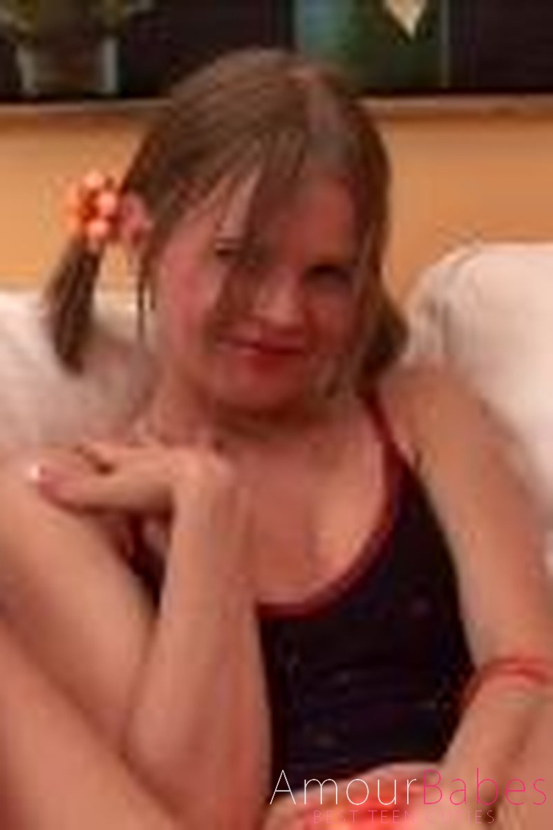 Mona - Screenshot 1 of 4 - Babes