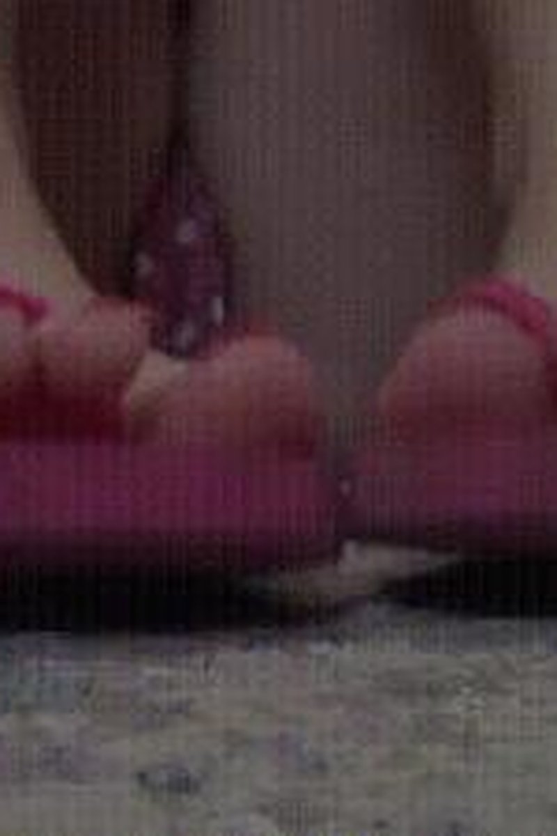 Broken Flip Flops - Screenshot 1 of 4 - Femdom