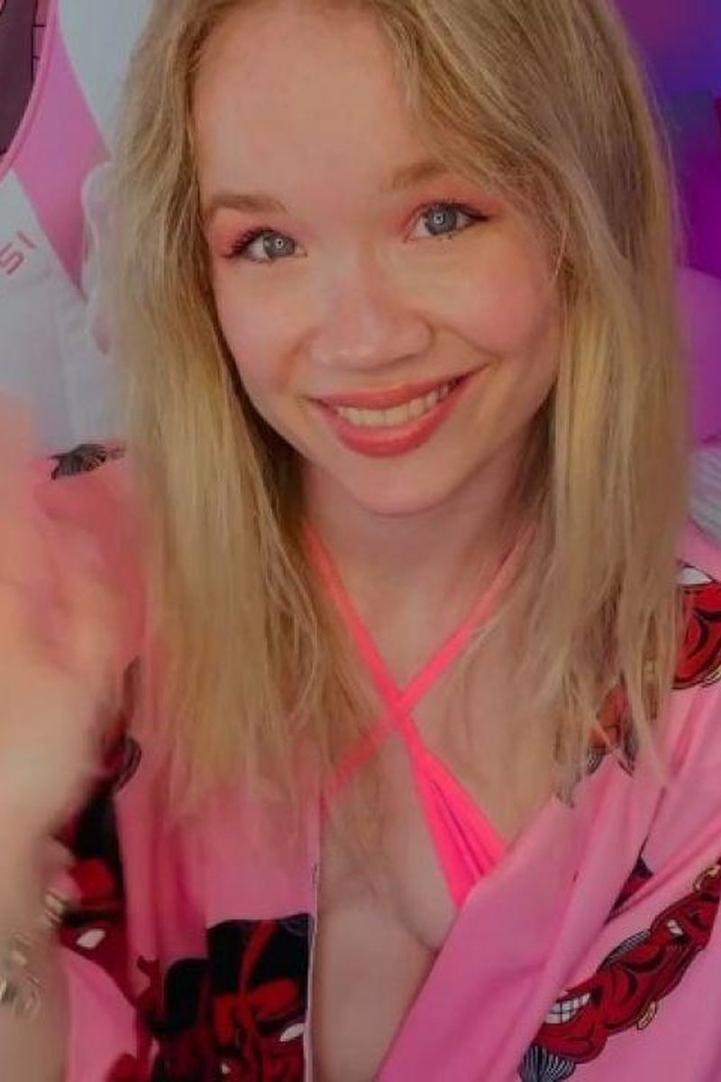 Baloon Party - Screenshot 1 of 4 - Blonde Hair (Female)