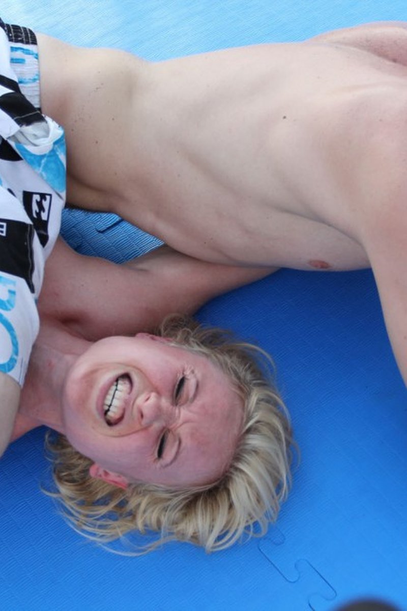 Pamela Vs. Andre - Screenshot 1 of 4 - Garden