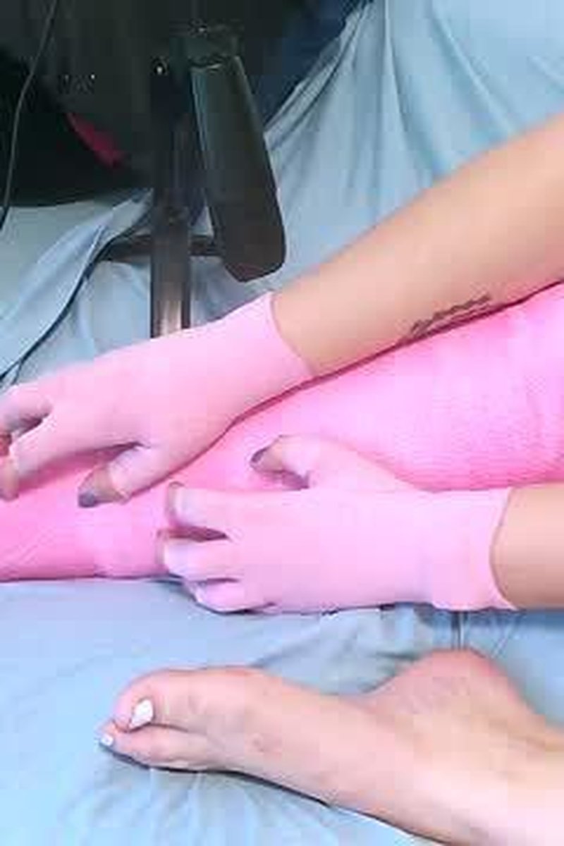 ASMR Cast Scratching - Screenshot 1 of 4 - Cast Fetish