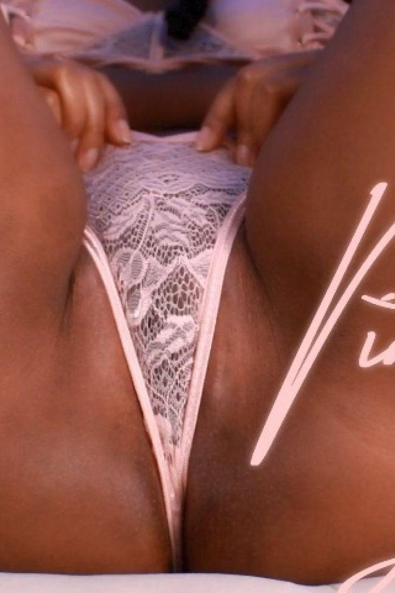 Pink Lace - Screenshot 1 of 4 - Femdom