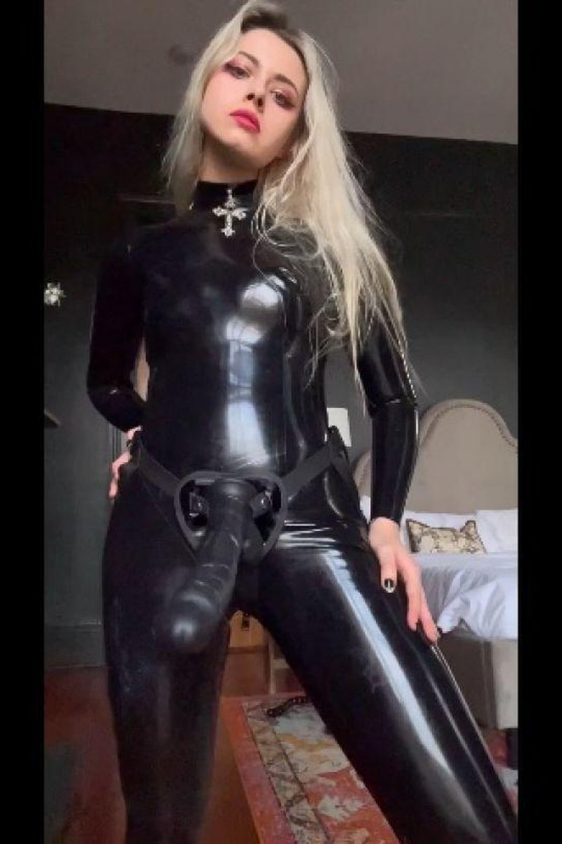 Cuck Humiliation - Screenshot 1 of 4 - Cuckoldhumiliation